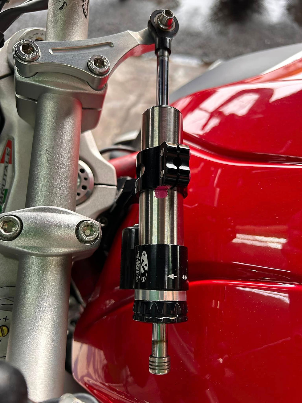 縮圖：MV AGUSTA BRUTALE 800