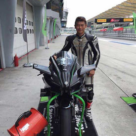 chia_motor_keith_chia_on_the_ninja_h2_h2r_03.jpeg