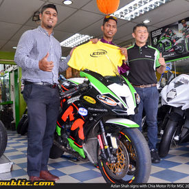 Azlan-Shah-signs-Chia-Motor-PJ-Kawasaki-MSC-2018_16.jpeg