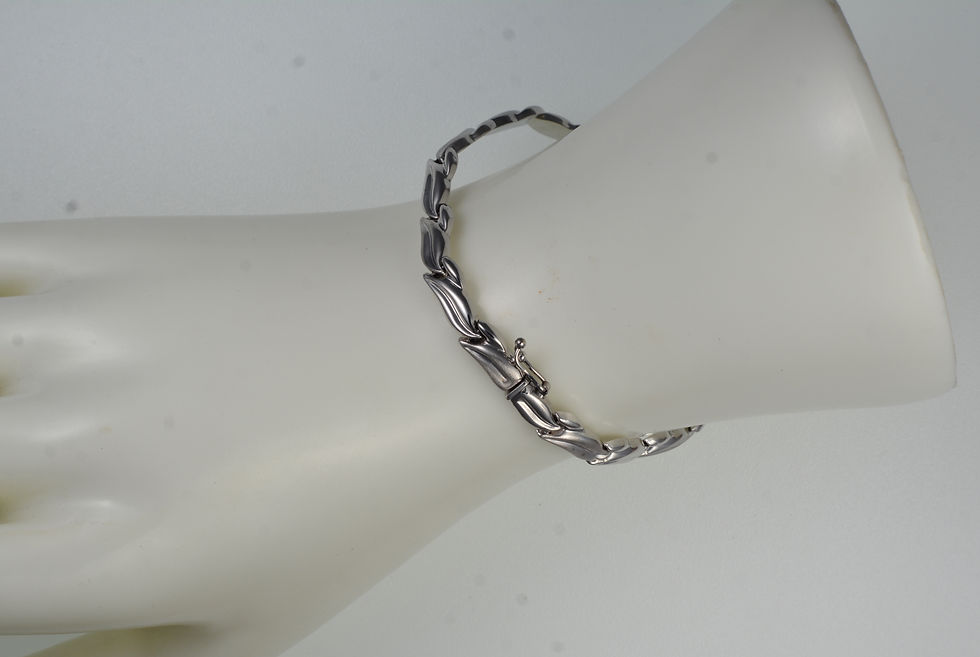 Thumbnail: 14k white gold Leaf design bracelet 7.5 inches