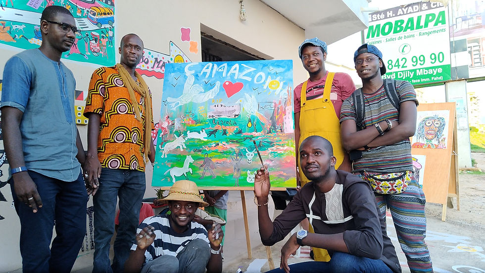 Le résultat en peinture et collage du tableau exécuté en direct par le collectif "Les Fous de Dakar"