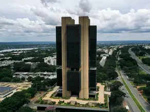 Incertezas após tarifaço de Trump podem levar Copom a encerrar altas da Selic já em maio, diz Inter