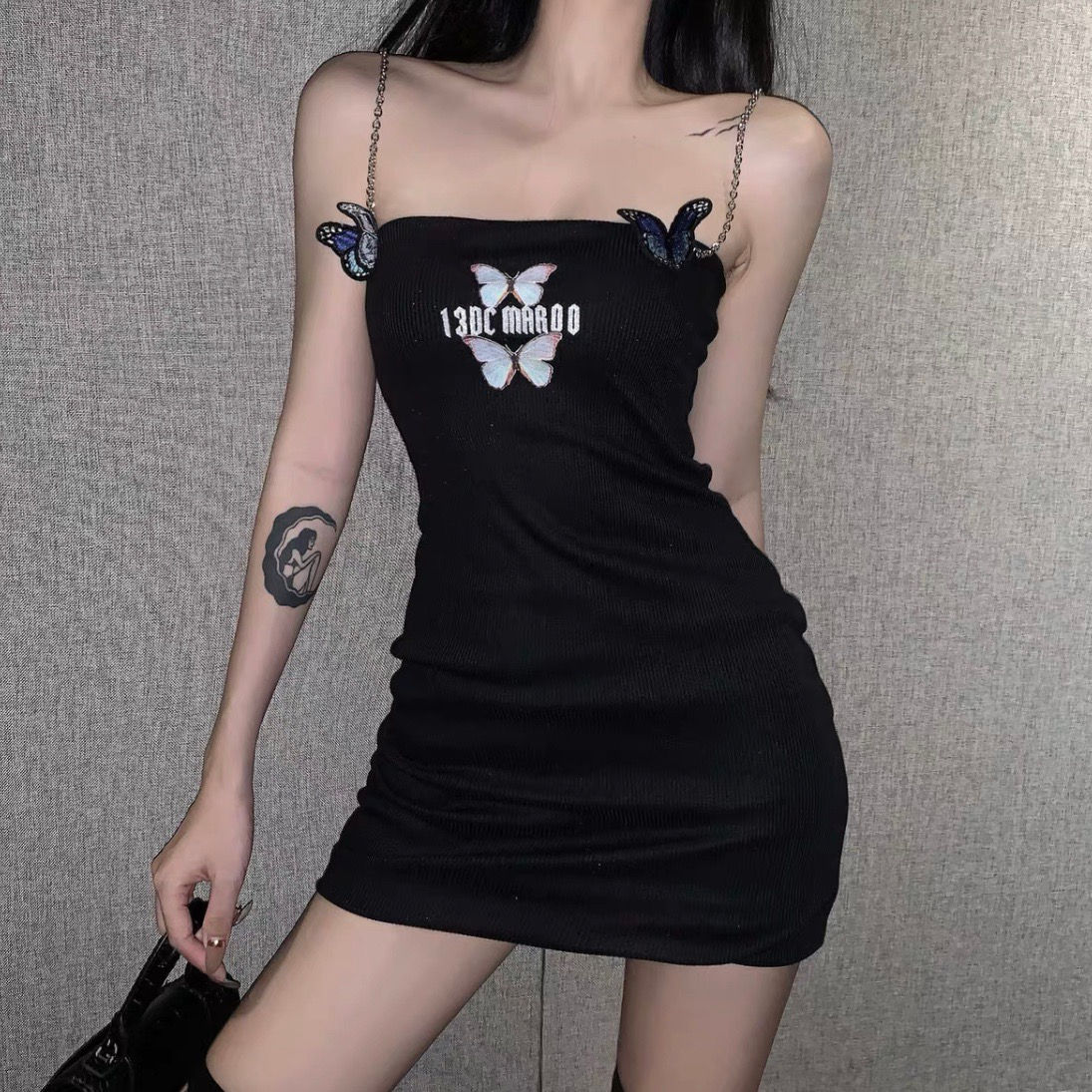 👩🏻蝴蝶吊带连衣裙女装