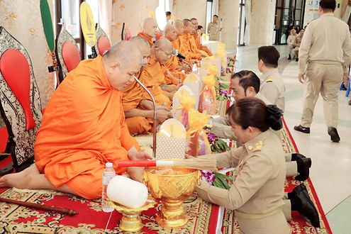 กล่องสีขาว.jpg