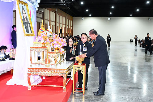 กล่องสีขาว.jpg