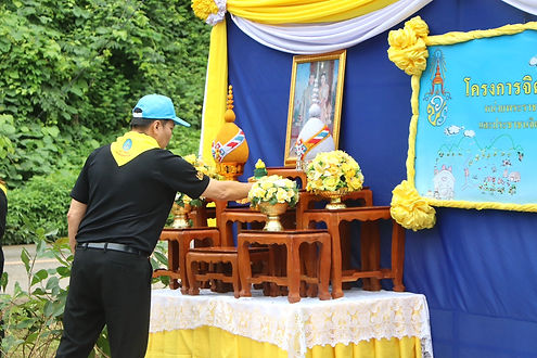 กล่องสีขาว.jpg