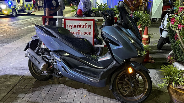 กล่องสีขาว.jpg