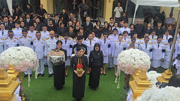กล่องสีขาว.jpg