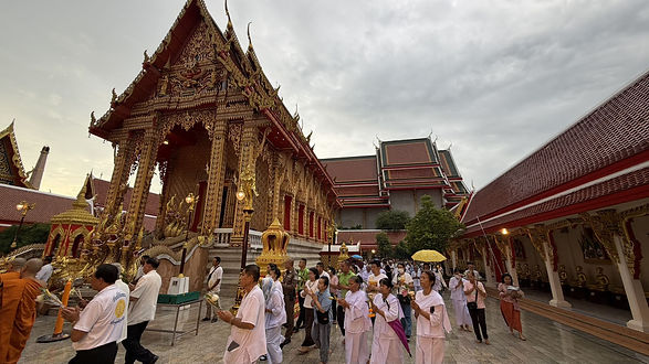 กล่องสีขาว.jpg
