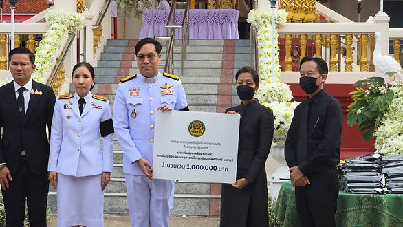 กล่องสีขาว.jpg