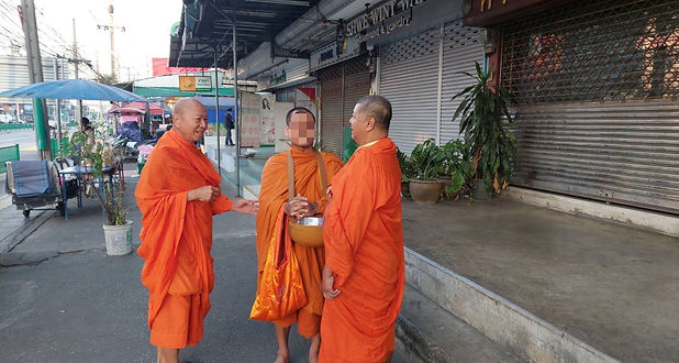 กล่องสีขาว.jpg