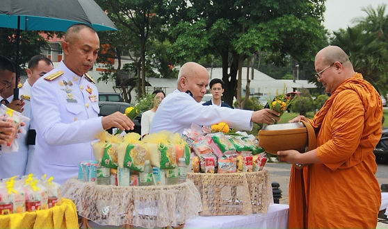 กล่องสีขาว.jpg