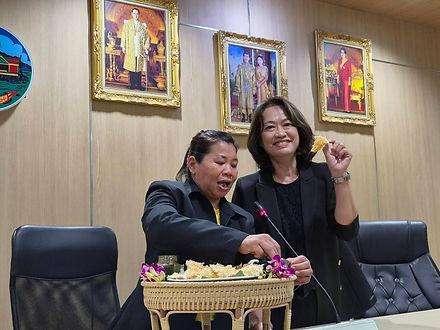 กล่องสีขาว.jpg