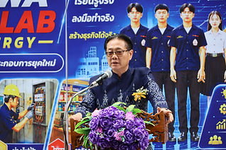 กล่องสีขาว.jpg