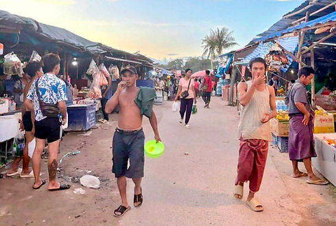กล่องสีขาว.jpg