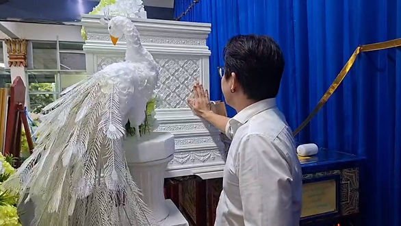 กล่องสีขาว.jpg