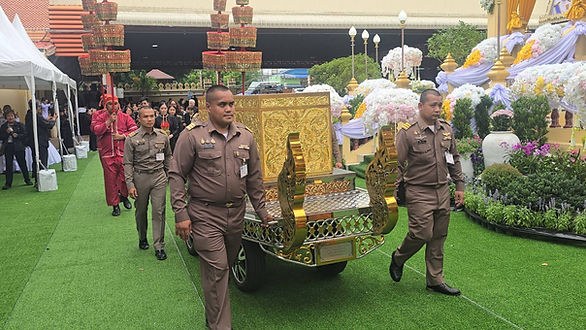 กล่องสีขาว.jpg