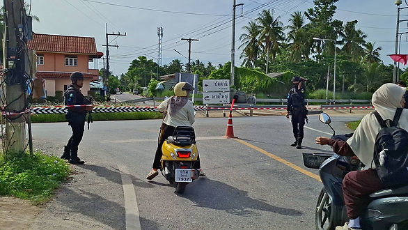 กล่องสีขาว.jpg