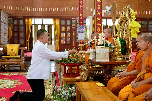 กล่องสีขาว.jpg
