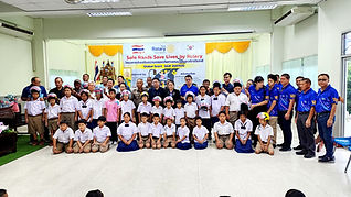 กล่องสีขาว.jpg
