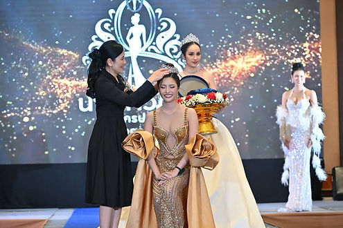 กล่องสีขาว.jpg