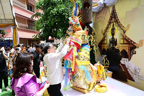 กล่องสีขาว.jpg