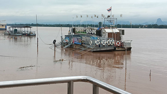 กล่องสีขาว.jpg