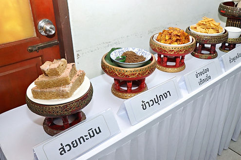 กล่องสีขาว.jpg