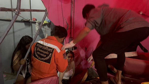 กล่องสีขาว.jpg
