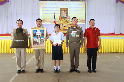 กล่องสีขาว.jpg