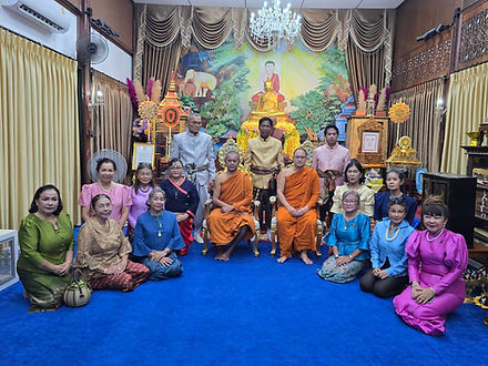 กล่องสีขาว.jpg