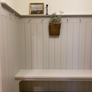 Shiplap mudroom bench