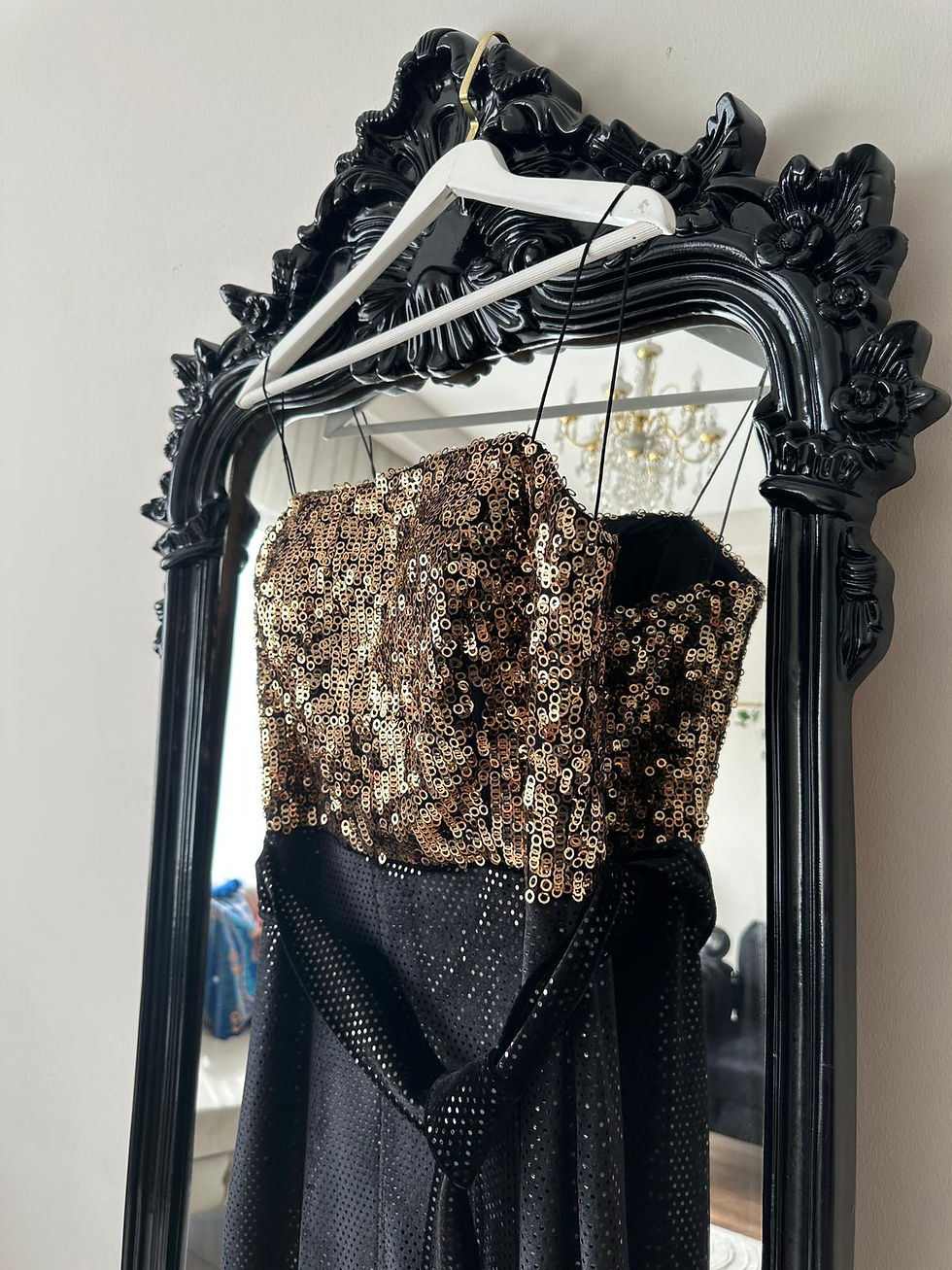 Küçük resim: Gold Siyah Kadife Elbise