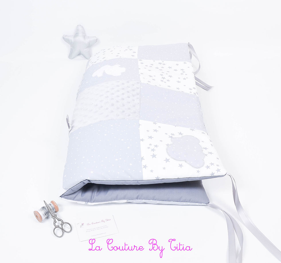 Thumbnail: Fond de parc, tapis d'éveil patchwork blanc étoiles gris, lapin et minky gris