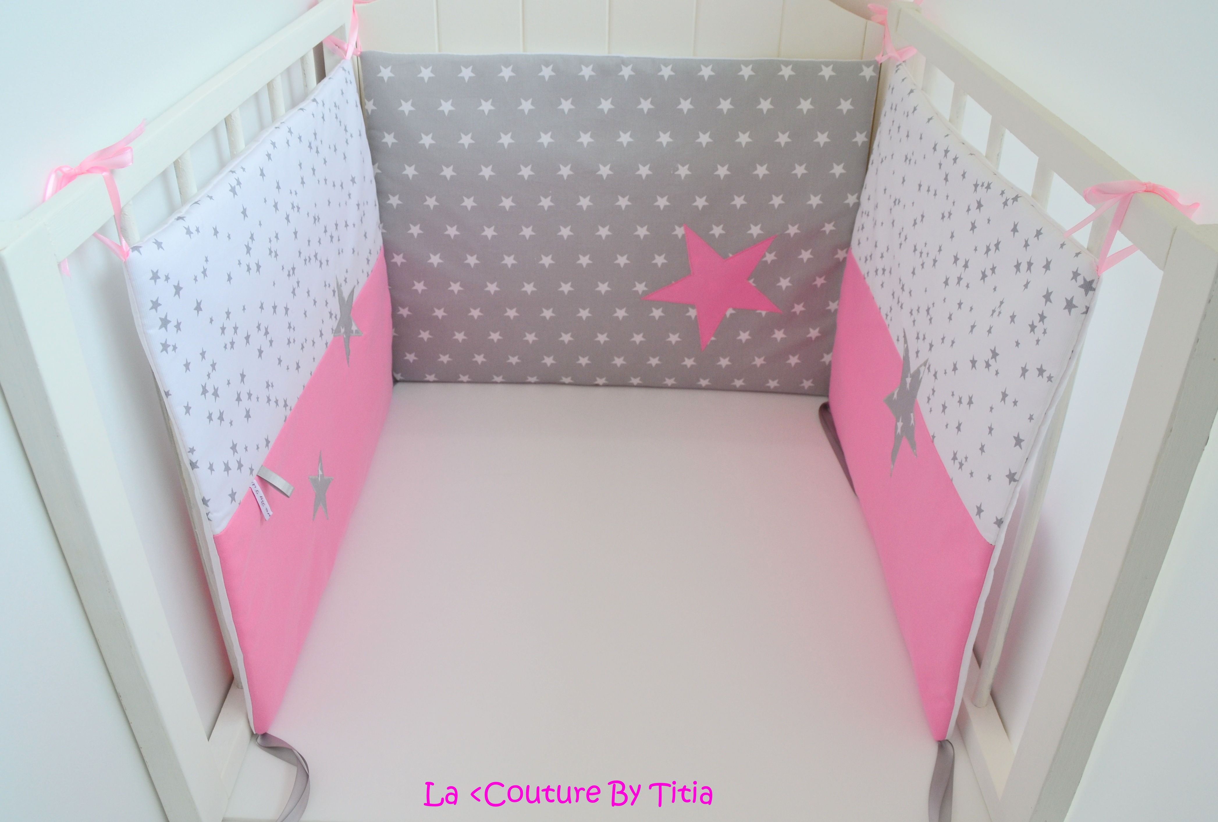 Tour de Lit Gris pluie d'étoiles blanc et étoiles rose