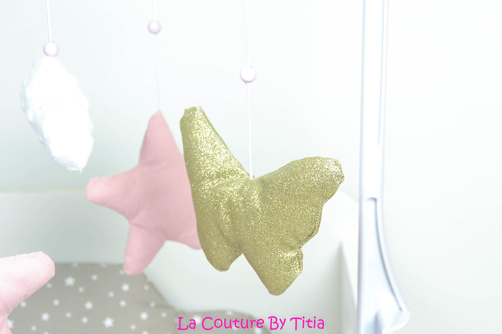 Miniature : Mobile musical bébé papillon doré, nuage minky et étoiles rose