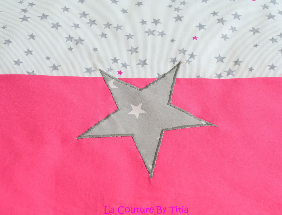 Miniature : Tour de Lit pluie 60/120 d'étoiles gris, blanc et étoiles rose fuchsia