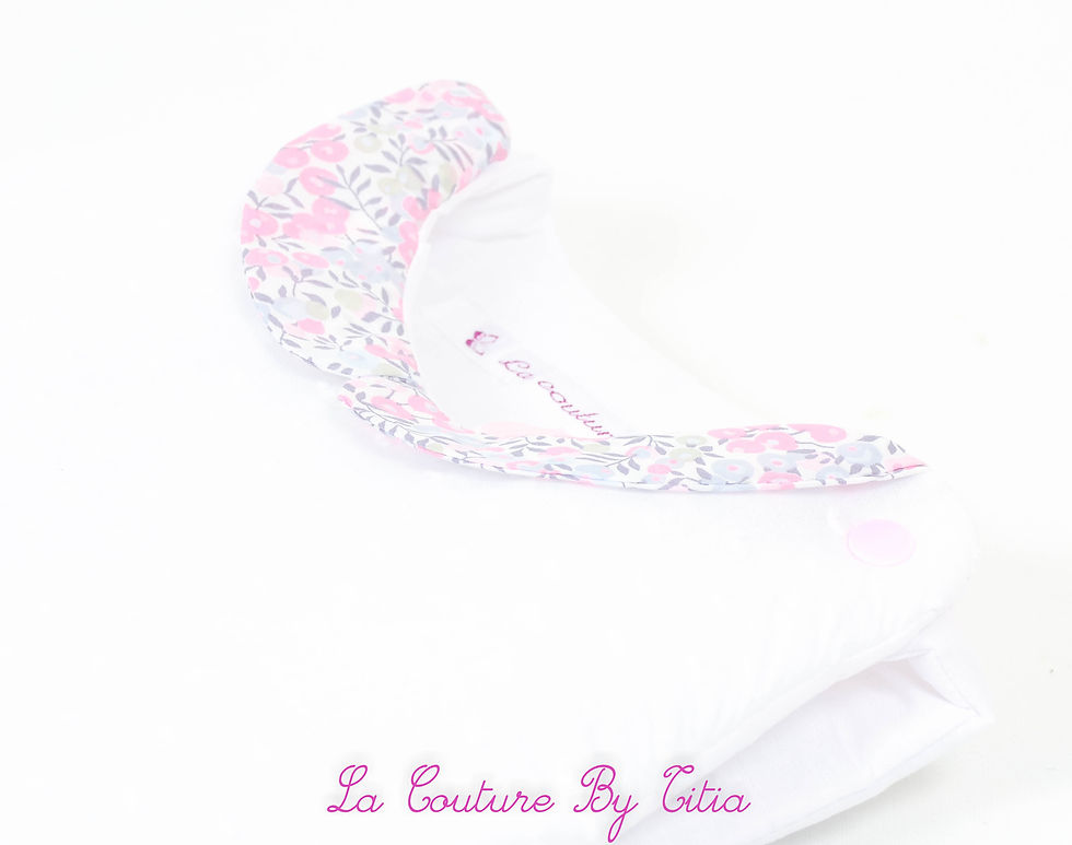 Miniature : Turbulette gigoteuse col Claudine, plumetis blanc et Liberty wiltshire