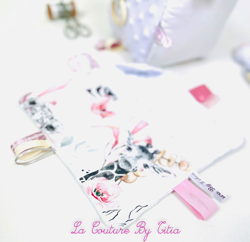 Thumbnail: Cube d'éveil inspiration Montessori, hochet et doudou savane rose