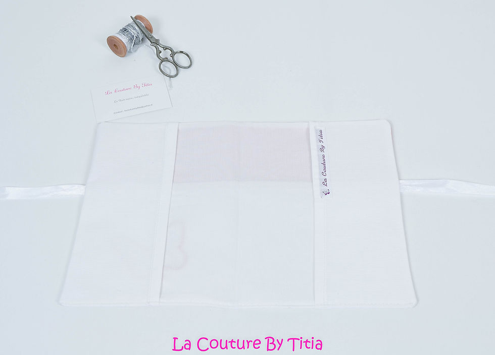 Thumbnail: Protège carnet de santé corail, blanc et Liberty Adelajda Corail