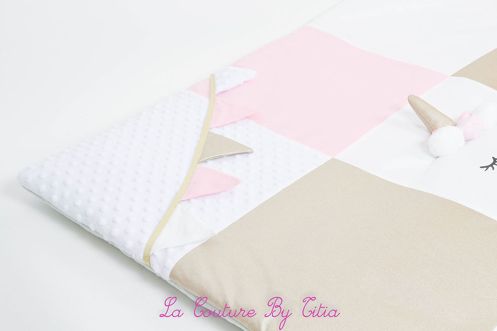 Thumbnail: Tapis d'éveil, fond de parc patchwork Licorne, rose, minky blanc et or