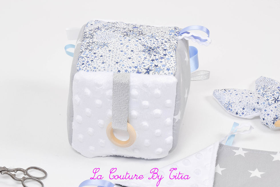 Miniature : Cube d'éveil inspiration Montessori, hochet et doudou Liberty Adelajda bleu