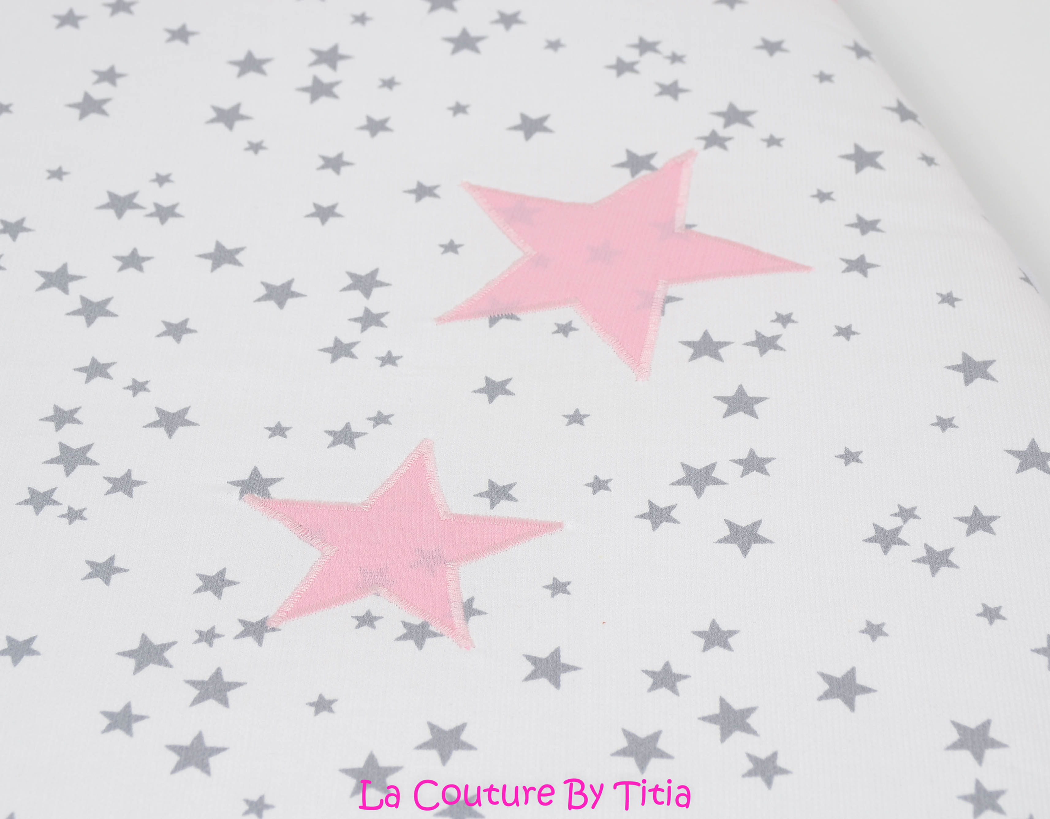 Trousse de toilettes 25 x 20 pluie d'étoiles blanc, gris et rose