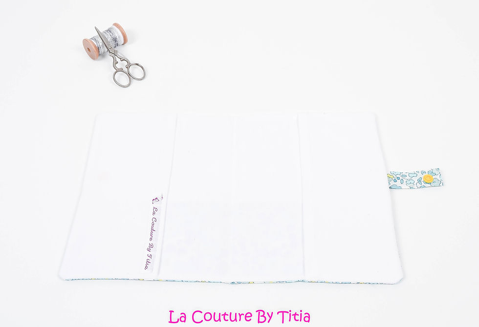 Thumbnail: White health book cover with green leaves, giraffe and gold