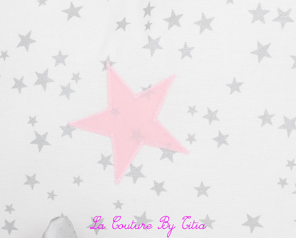 Thumbnail: Tour de Lit nuage 5 coussins blanc, gris et étoiles argent et rose