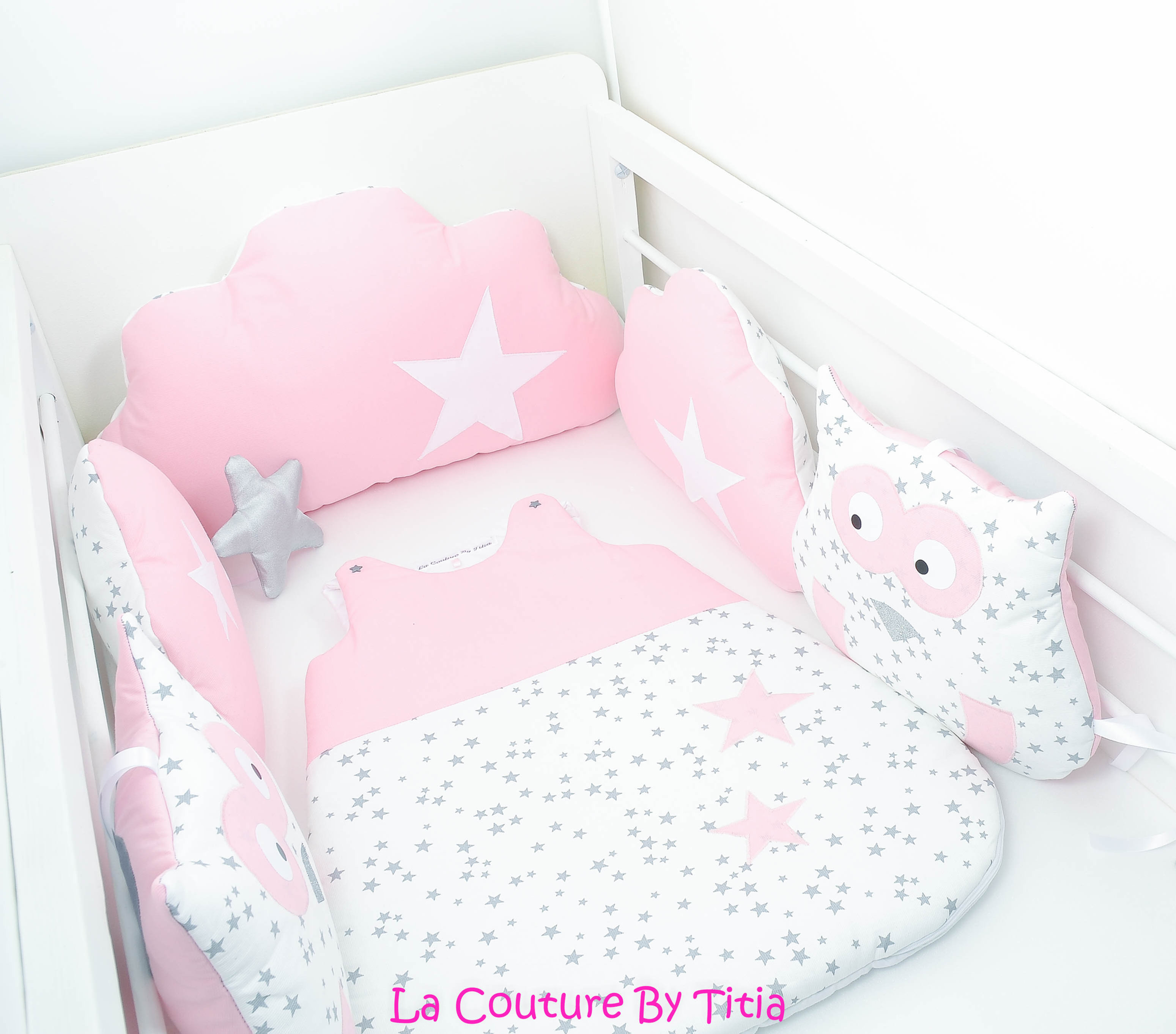 Tour De Lit Nuage Hibou Et Gigoteuse Rose Et Chouette Blanc Etoiles Gris Lacouturebytitia