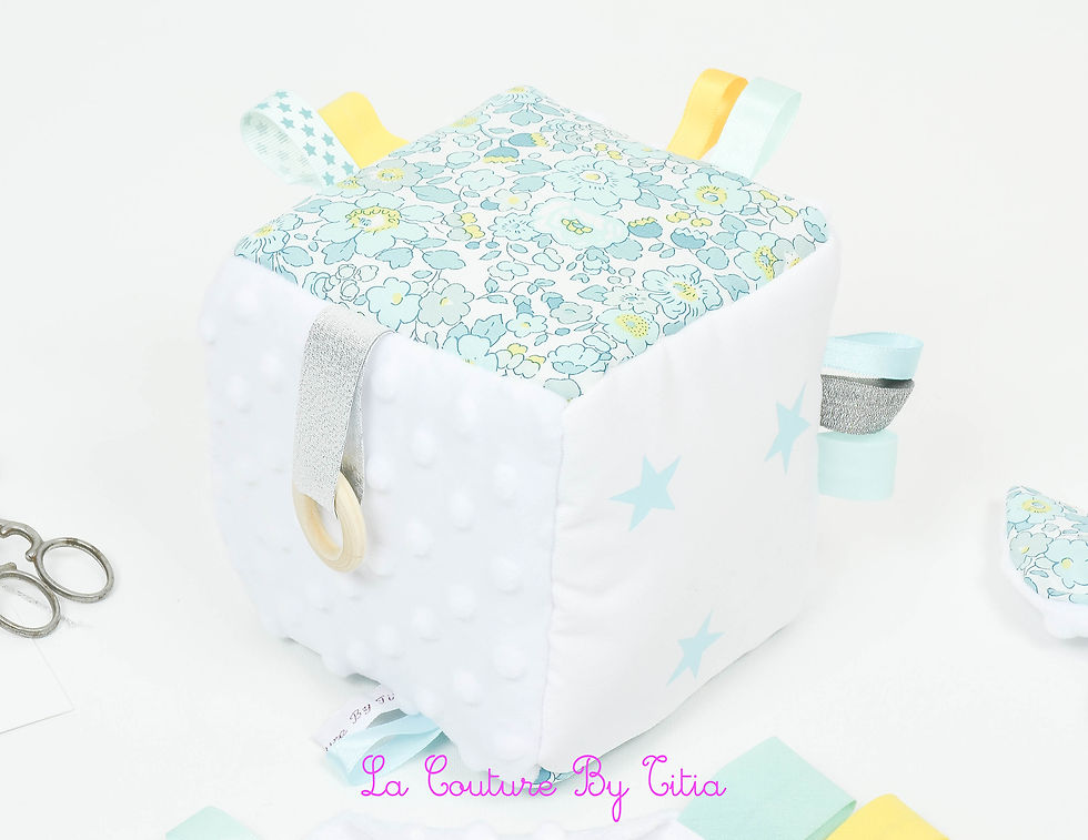 Miniature : Cube d'éveil inspiration Montessori, hochet et doudou Liberty Betsy lemon