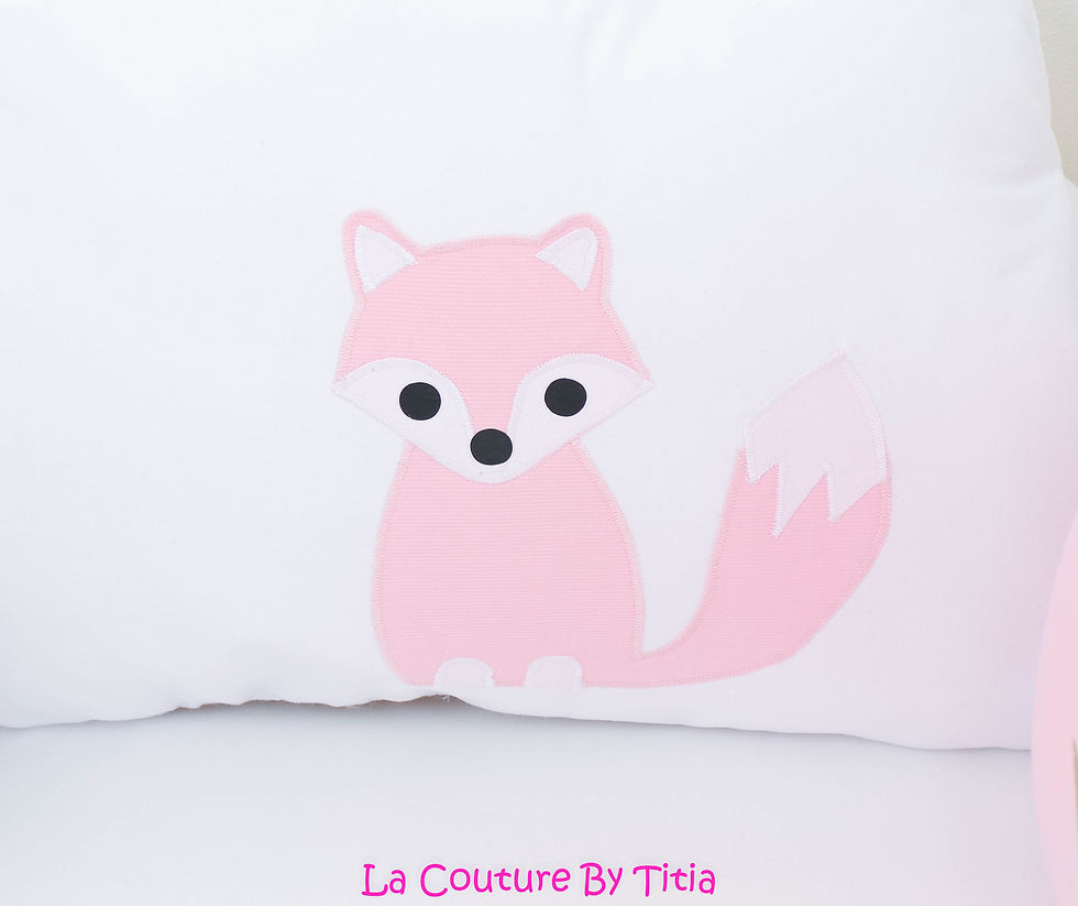 Thumbnail: Tour de Lit nuage 5 coussins renard blanc, étoiles or et rose