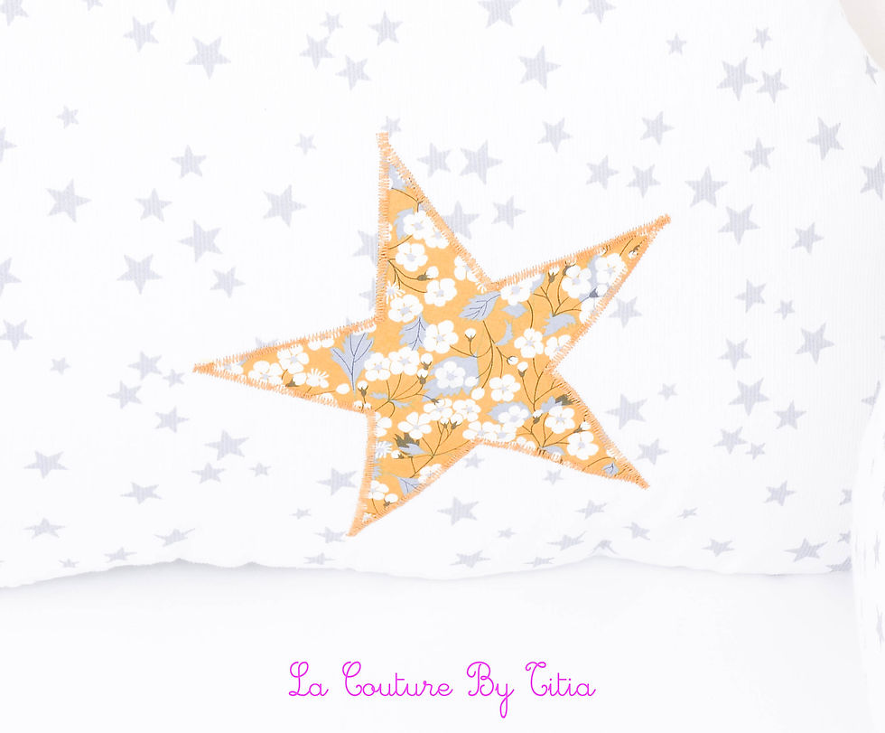 Thumbnail: Tour de Lit nuage 5 coussins blanc étoiles gris et Liberty Betsy jaune moutarde