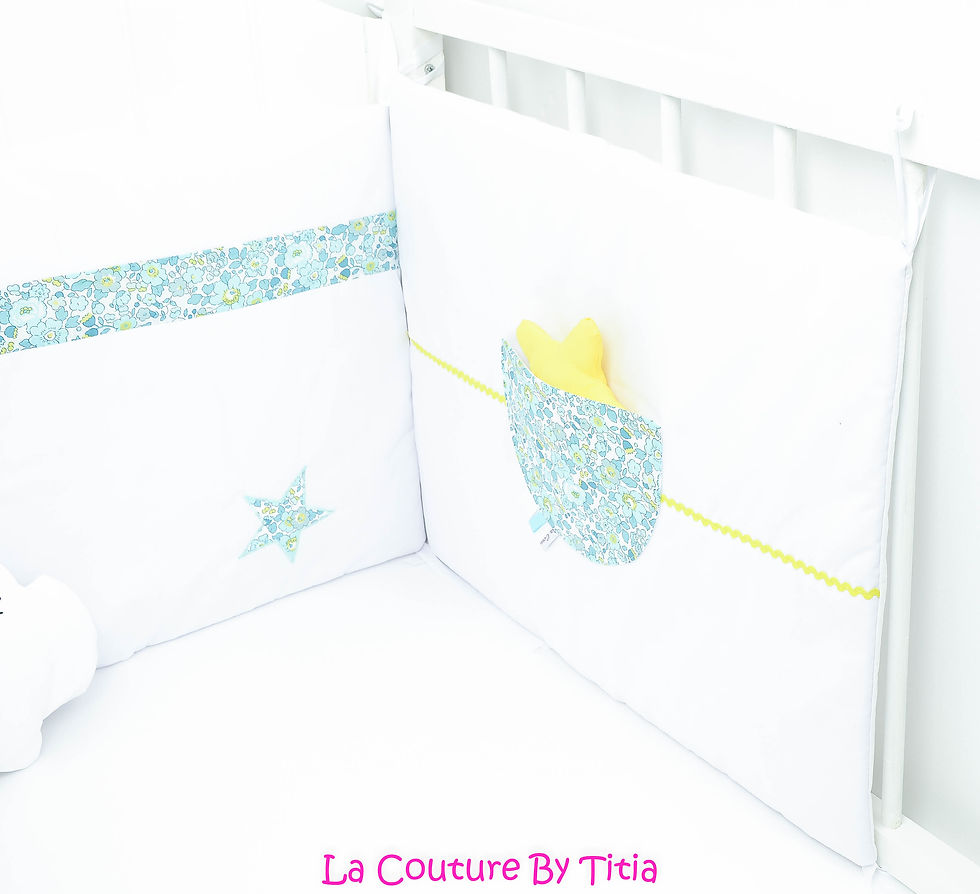 Thumbnail: Tour de Lit blanc, jaune et étoiles Liberty Mitsi lemon